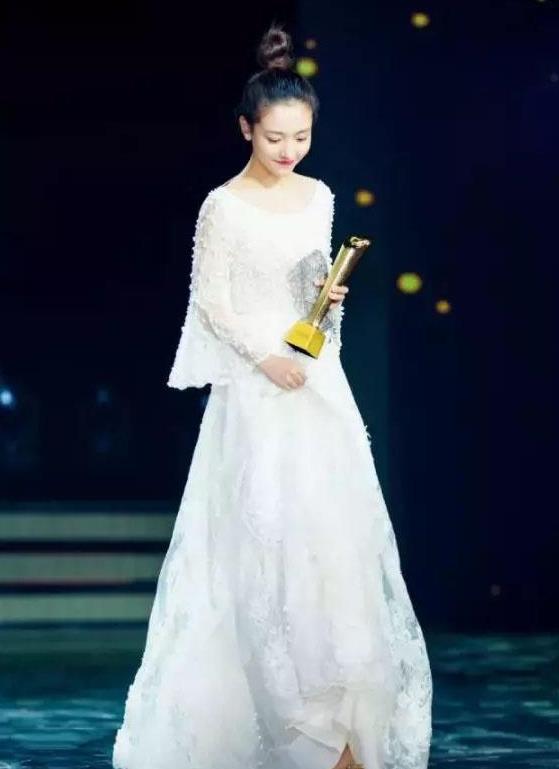 她是武大最美?；?跑龍套多年,終憑反面角色走紅